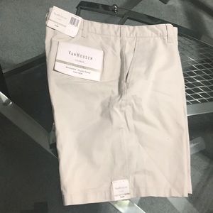 COPY - Van Heusen chinos shorts. 36 NWT